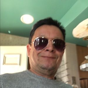 Meet your Posher, Henry